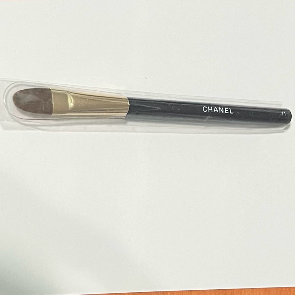 CHANEL New Concealer Brush #11